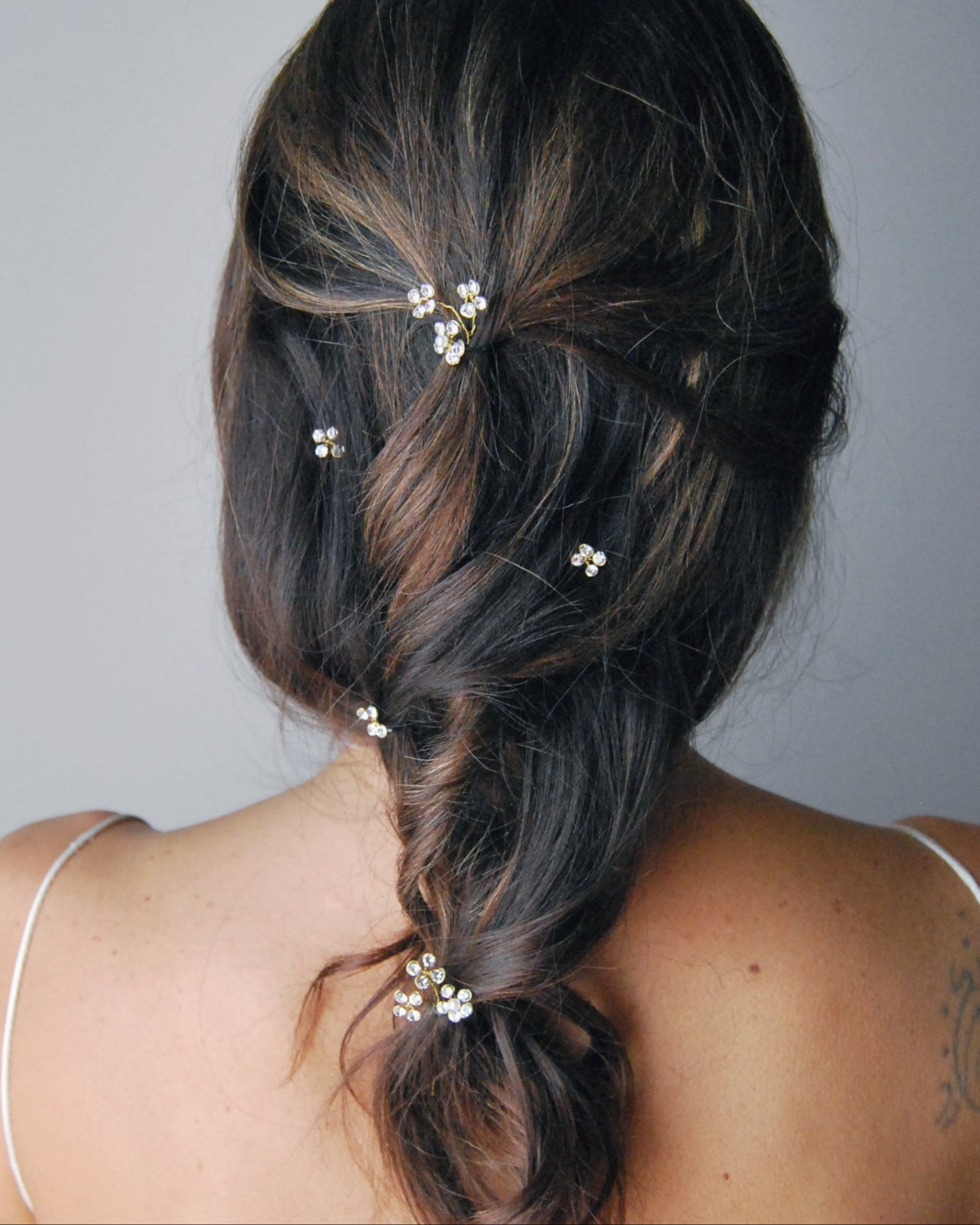 Set di 5 forcine eleganti con cristalli, perfette per uno stile sobrio e sofisticato.