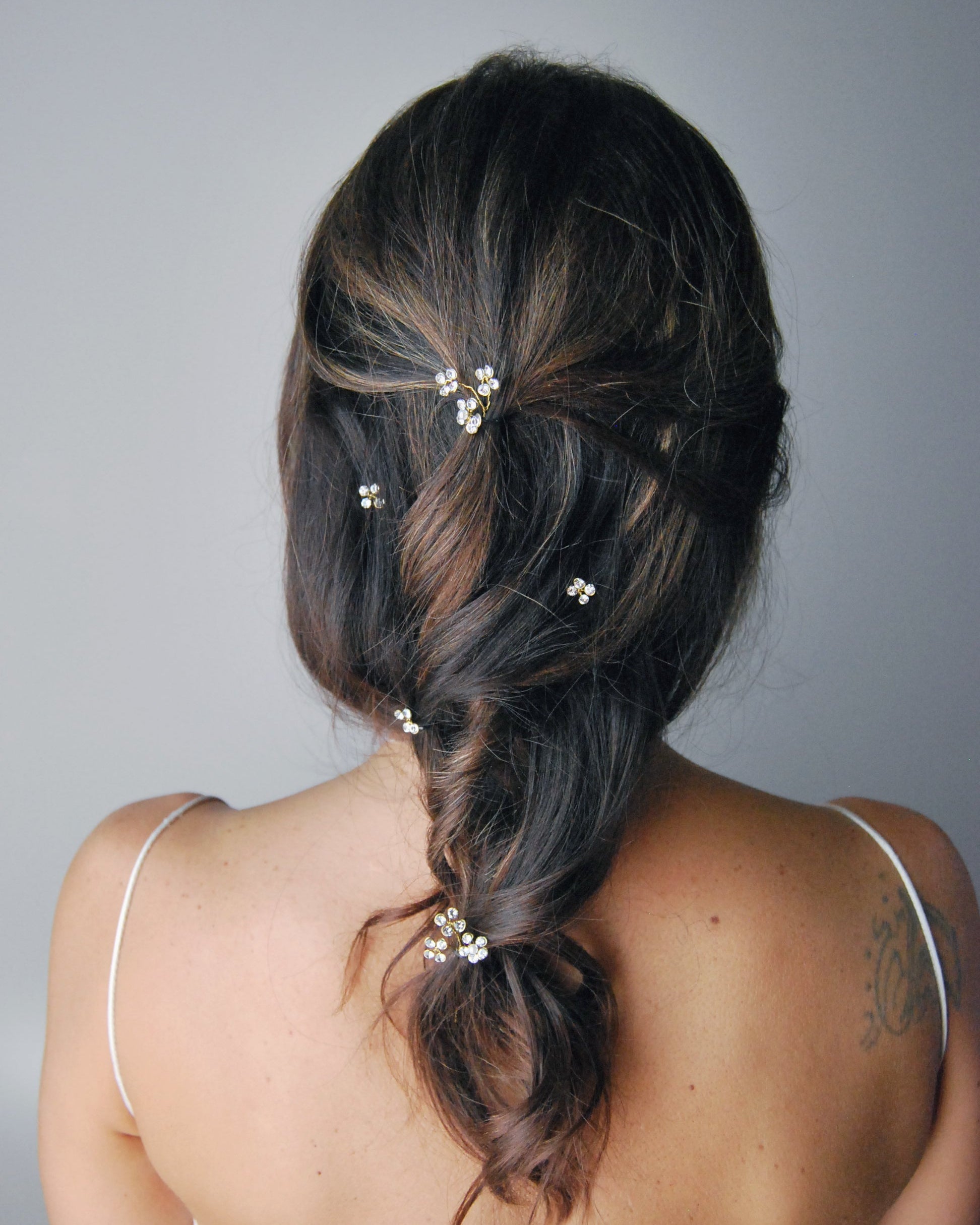 Set di 5 forcine eleganti con cristalli, perfette per uno stile sobrio e sofisticato.