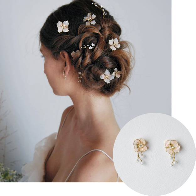 Set di forcine da sposa Elibre con fiori di ciliegio, abbinate a orecchini con fiore di ciliegio e pendente di perline