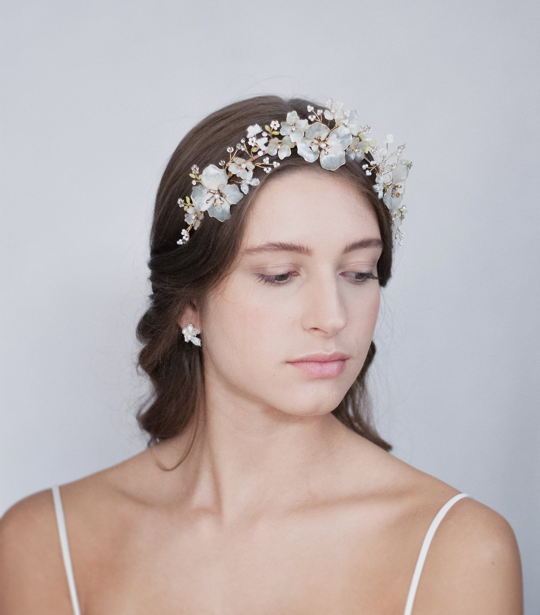 Fermaglio Per Capelli Da Sposa Con Fiori E Perle – Accessorio Romantico In Lega E Perle, Con Nastro, Per Matrimoni E Cerimonie - 2