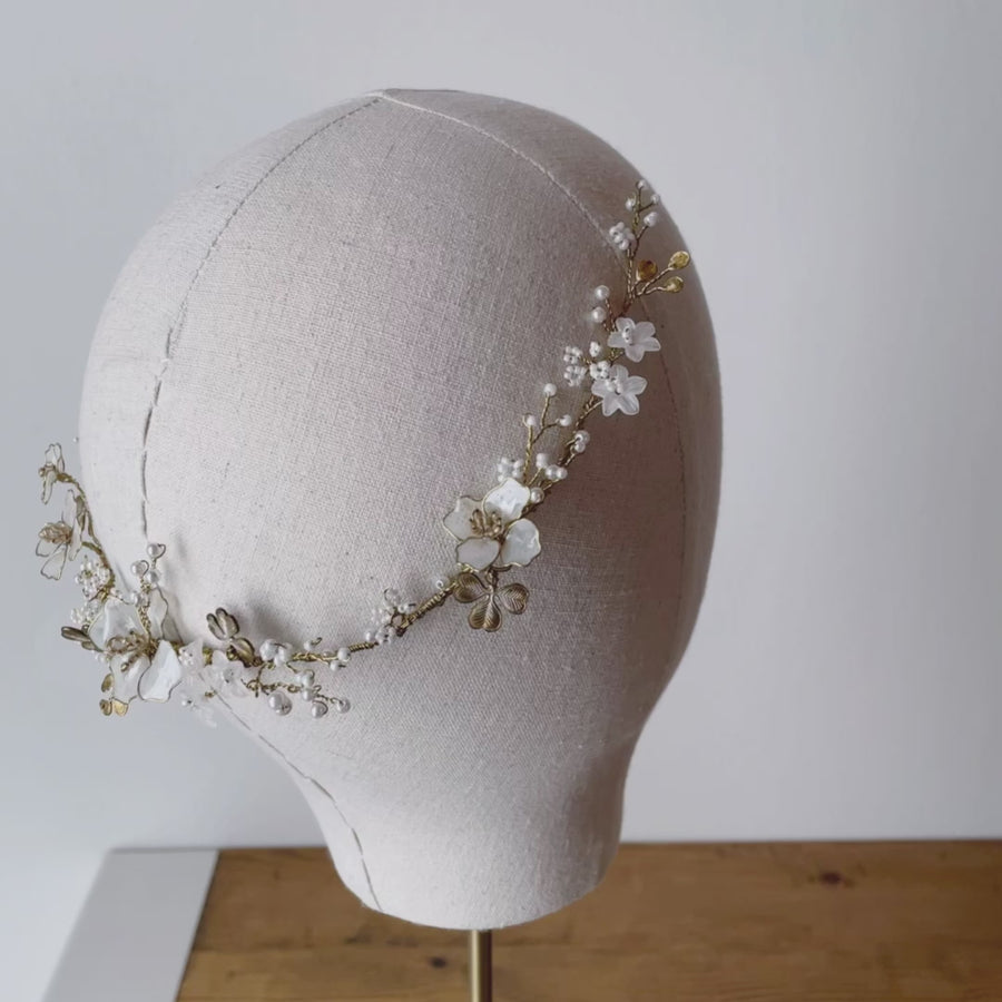 Frangipane flowers and clovers Hair vine
