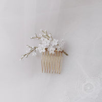 Frangipane flowers and pearl Comb