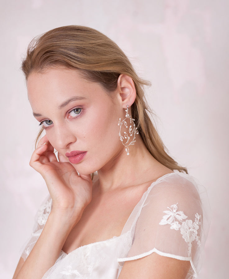 Hoop earrings with pearls