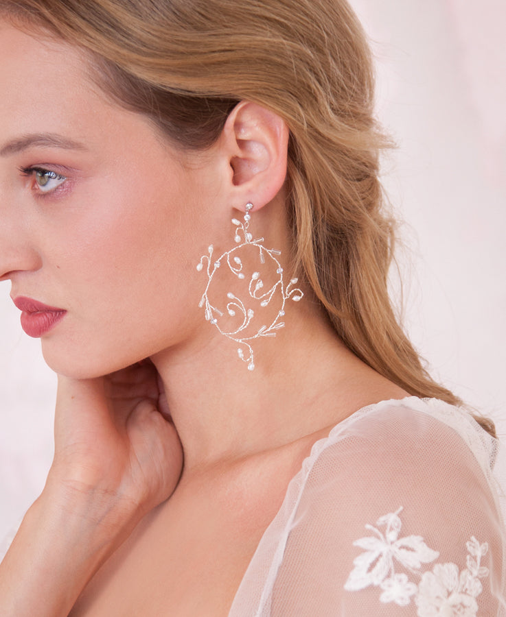Hoop earrings with pearls
