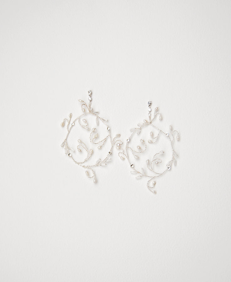 Hoop earrings with pearls