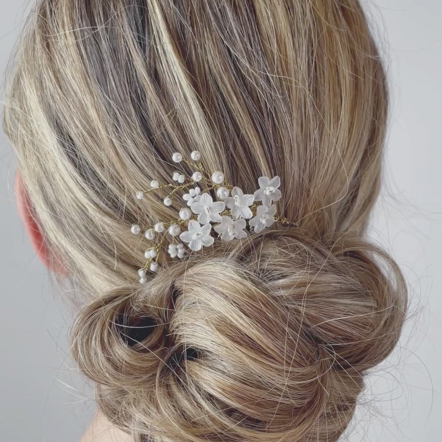 Frangipane flowers and pearl Comb