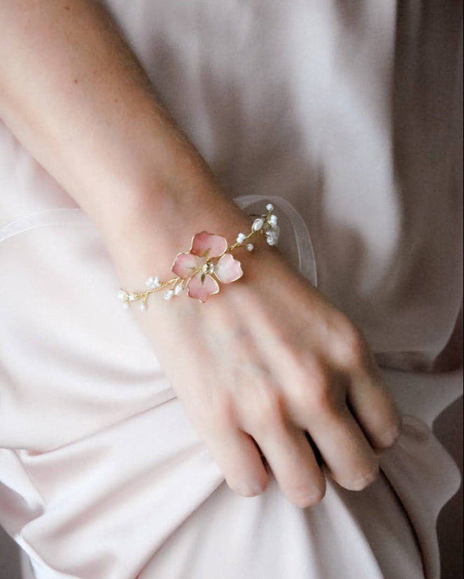 Bracciale personalizzabile elegante con fiore singolo, idea regalo matrimonio.