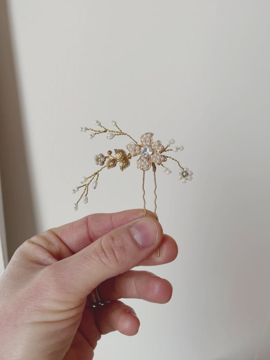 Small flower hairpin