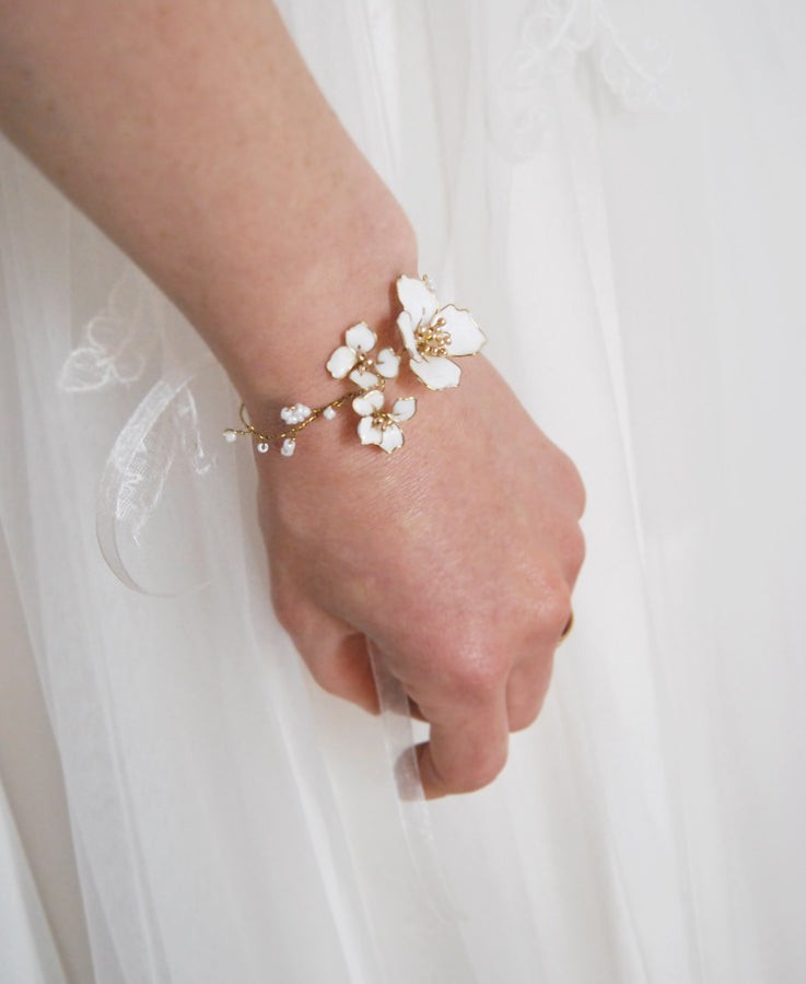 White triple flower bracelet
