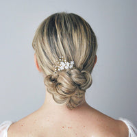 Frangipane flowers and pearl Comb