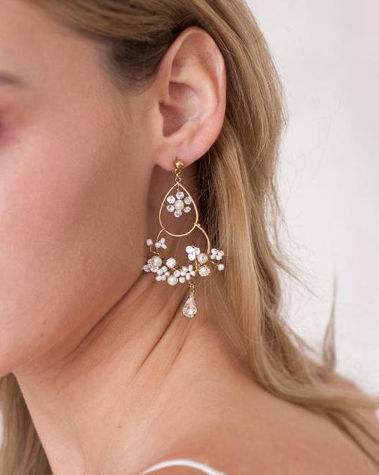 Orecchini da sposa a goccia con perle Elibre, ideali con chignon basso o treccia morbida