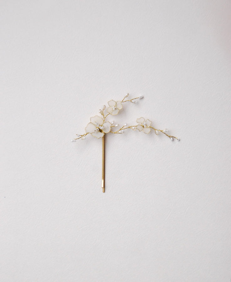 petite white flower bobby pin