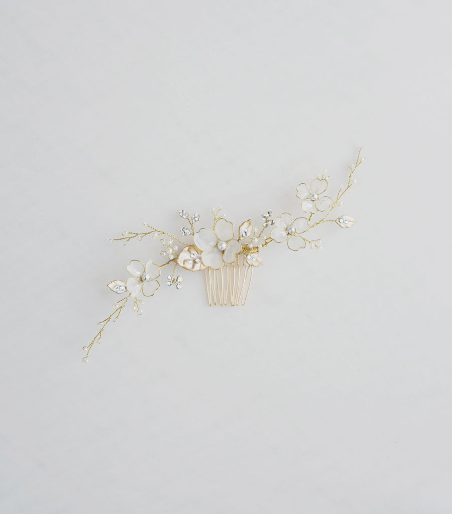 Heart flower vine comb