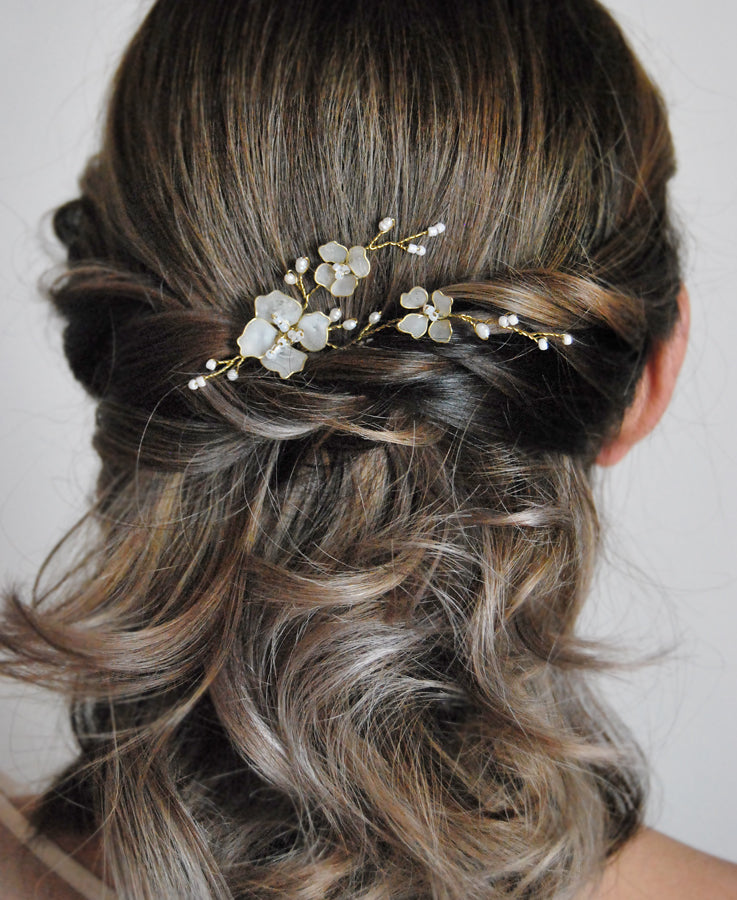 simple bride bobby pin hair accessory
