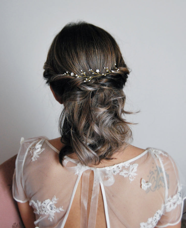 simple white flower headpiece